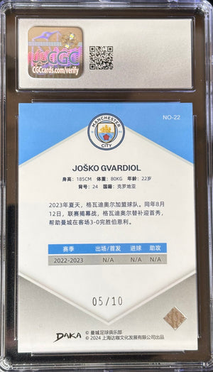 Joško Gvardiol Gold Refractive Karte #22 – Manchester City – DAKA Holocene 05/10 – CGC GEM MINT 10