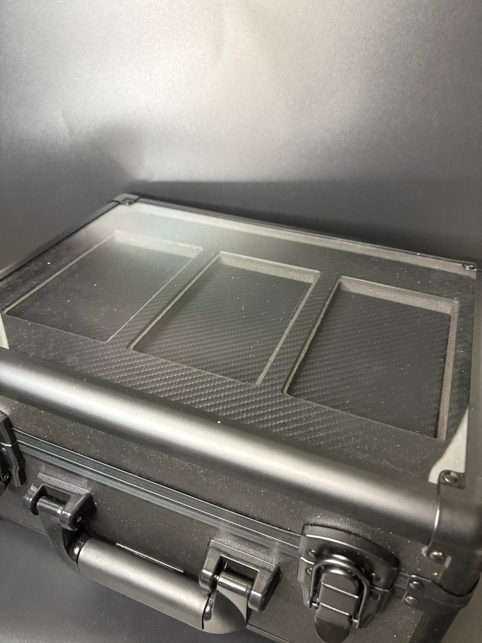 Kartenkoffer Medium mit Plexiglasscheibe – für PSA & CGC Karten