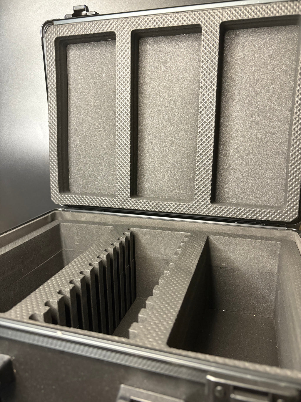 Kartenkoffer Medium mit Plexiglasscheibe – für PSA & CGC Karten