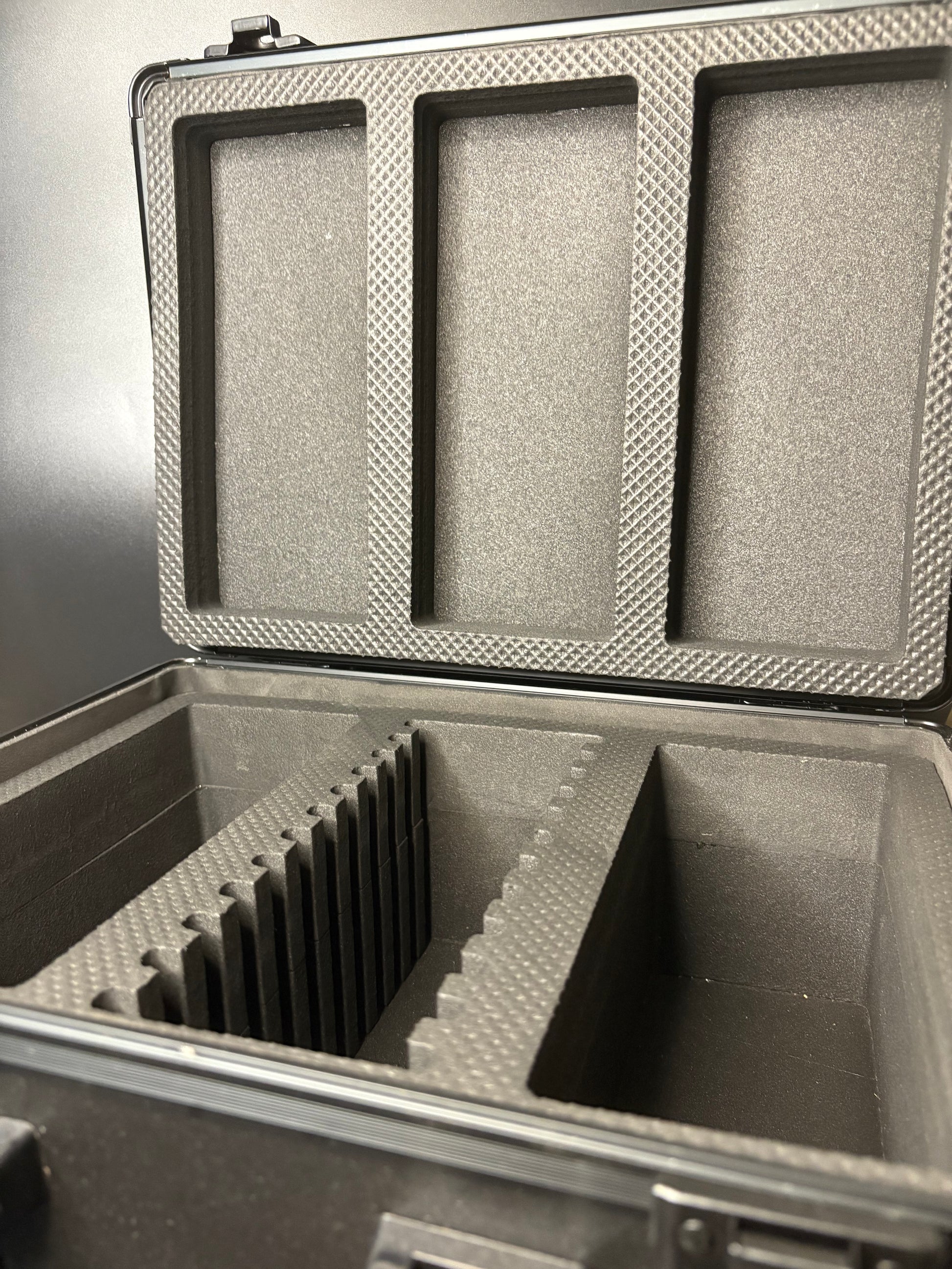 Kartenkoffer Medium mit Plexiglasscheibe – für PSA & CGC Karten